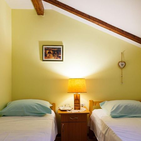 Guest House Keserovic Vinci Exterior photo