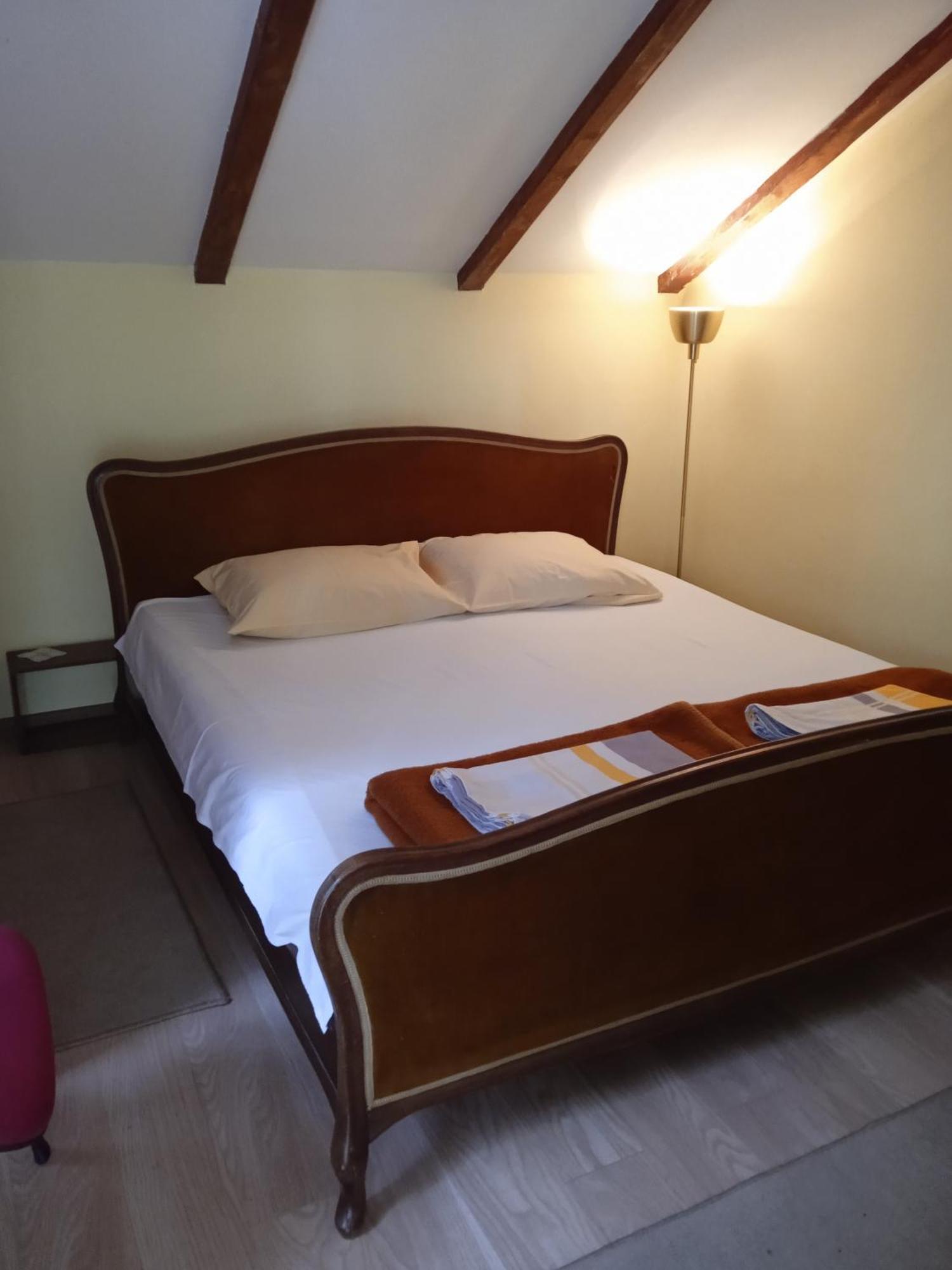 Guest House Keserovic Vinci Exterior photo