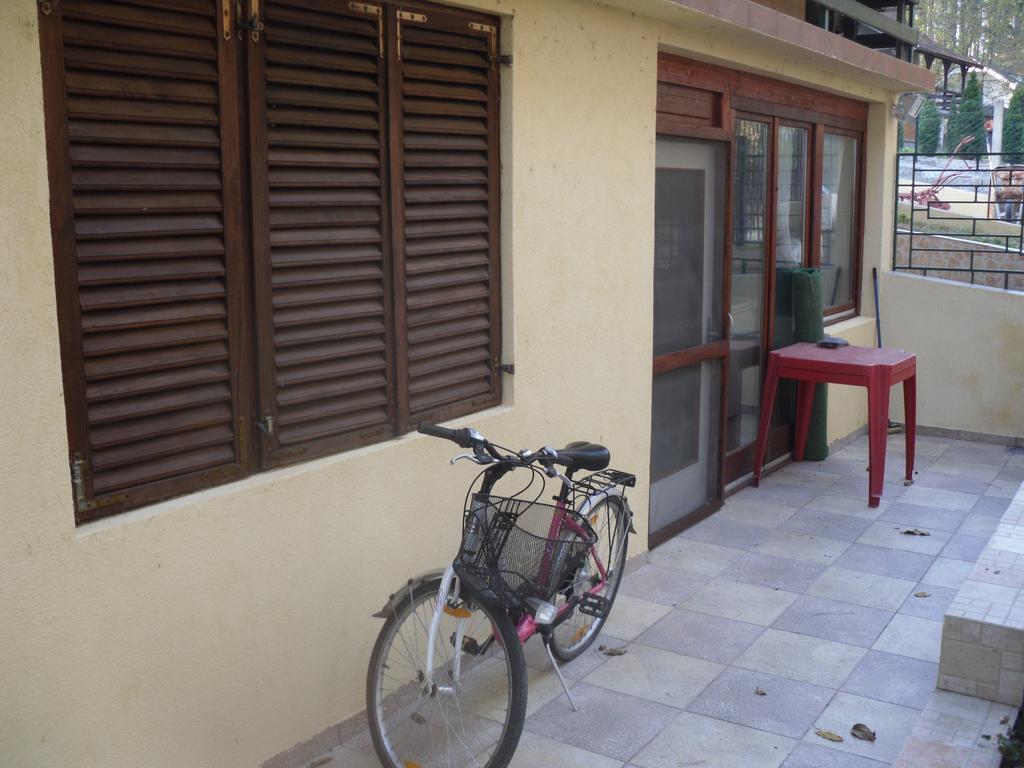 Guest House Keserovic Vinci Exterior photo