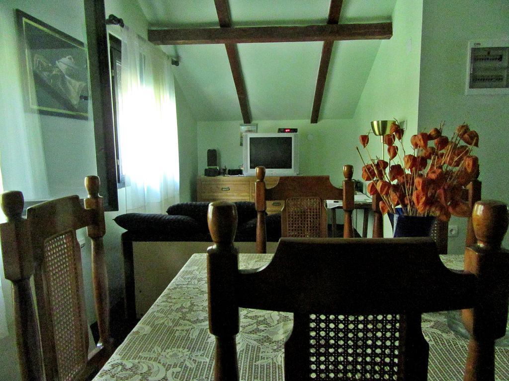 Guest House Keserovic Vinci Exterior photo